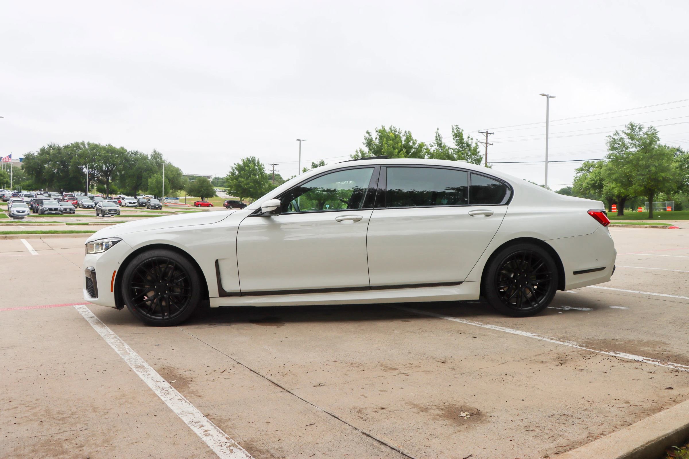 Used 2020 BMW 740i w/ M Sport Package RWD image 4