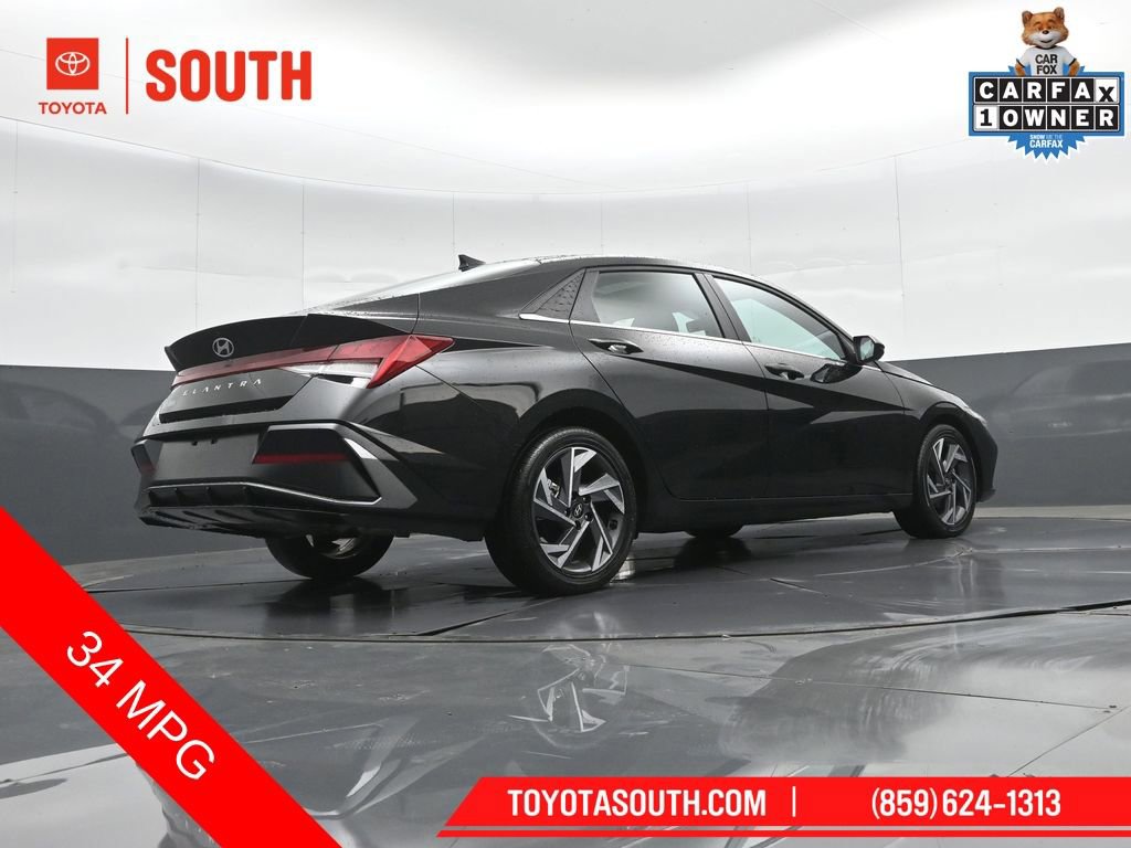 Used 2025 Hyundai Elantra SEL FWD image 39