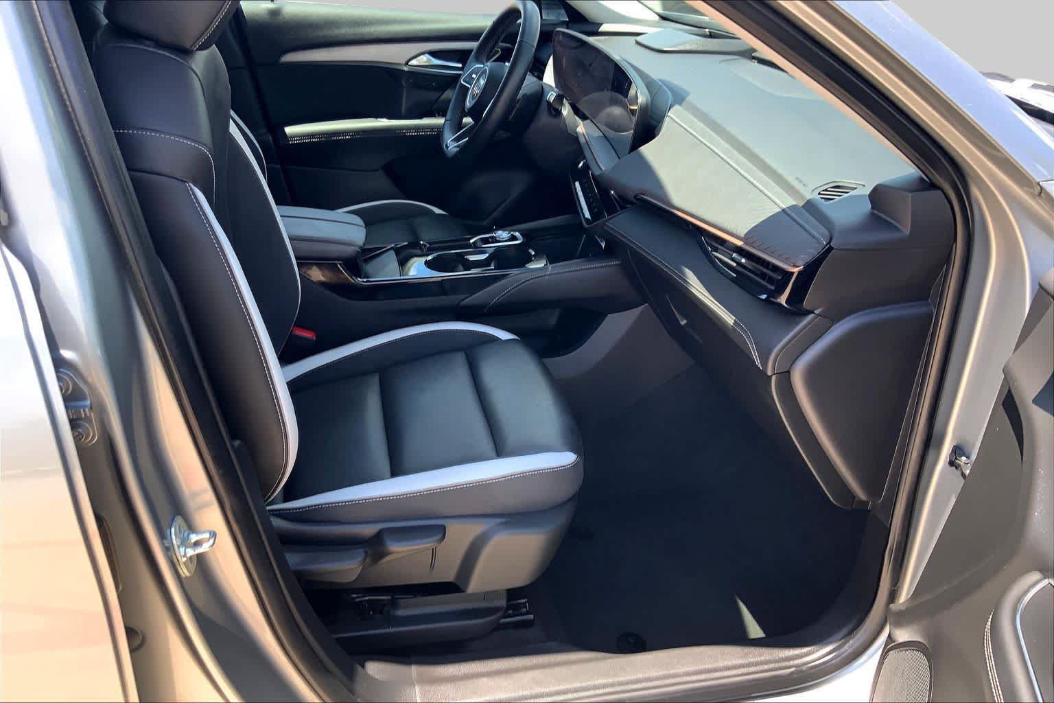Used 2025 Buick Envision Sport Touring AWD/4WD image 8