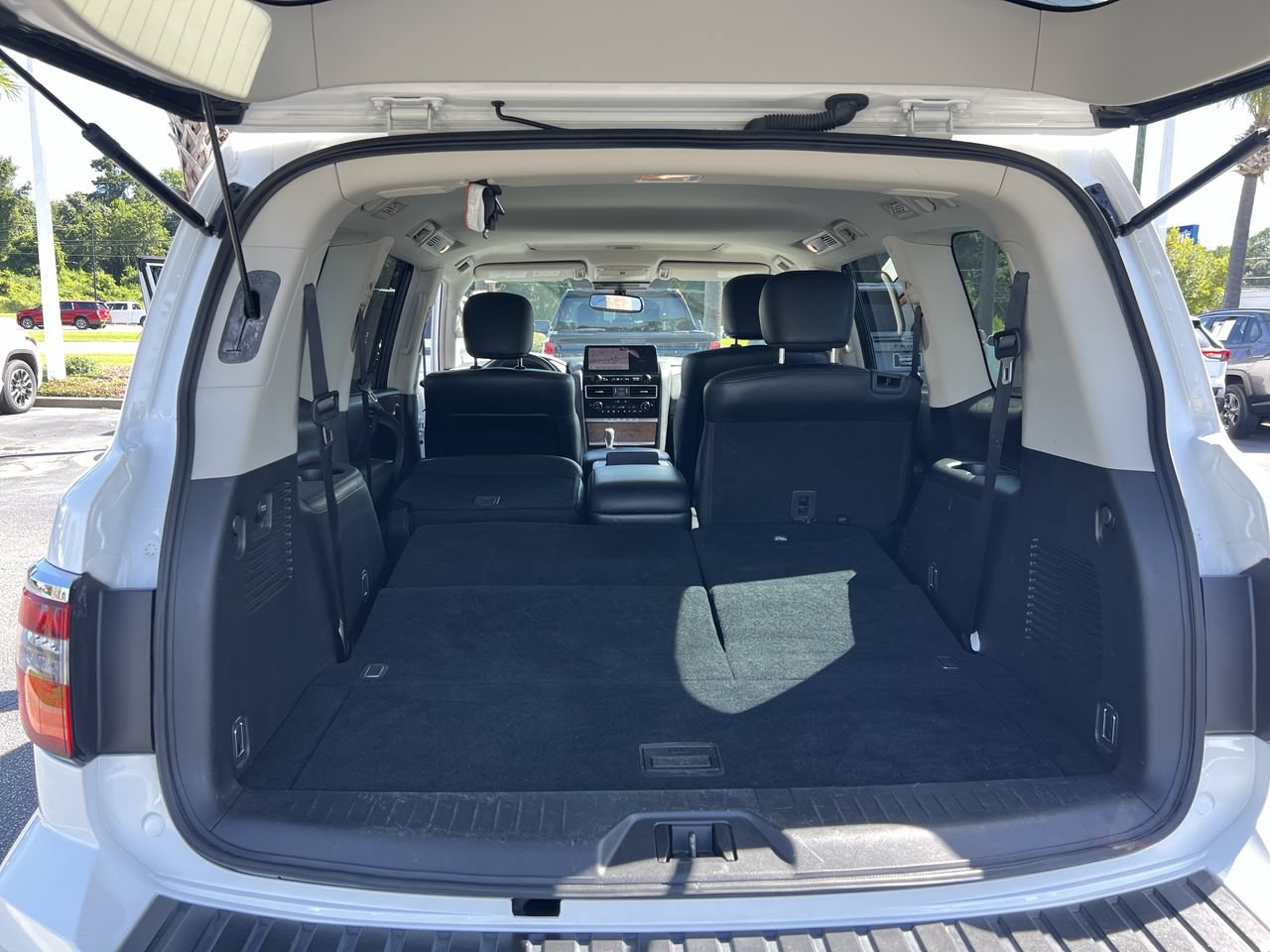 Used 2023 Nissan Armada SL w/ Captain's Chairs Package AWD/4WD image 34