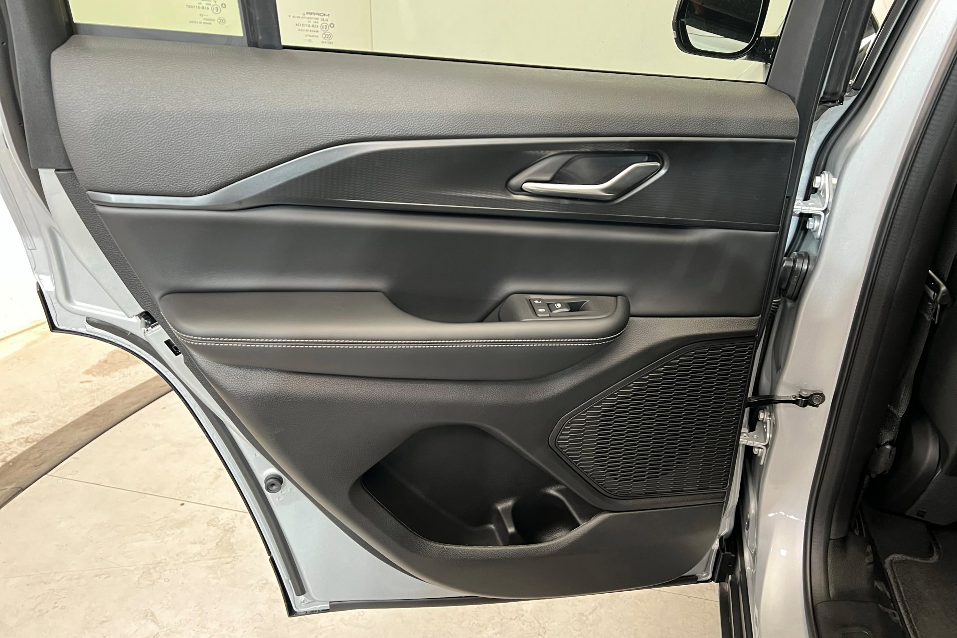 New 2025 Jeep Grand Cherokee Altitude AWD/4WD image 18