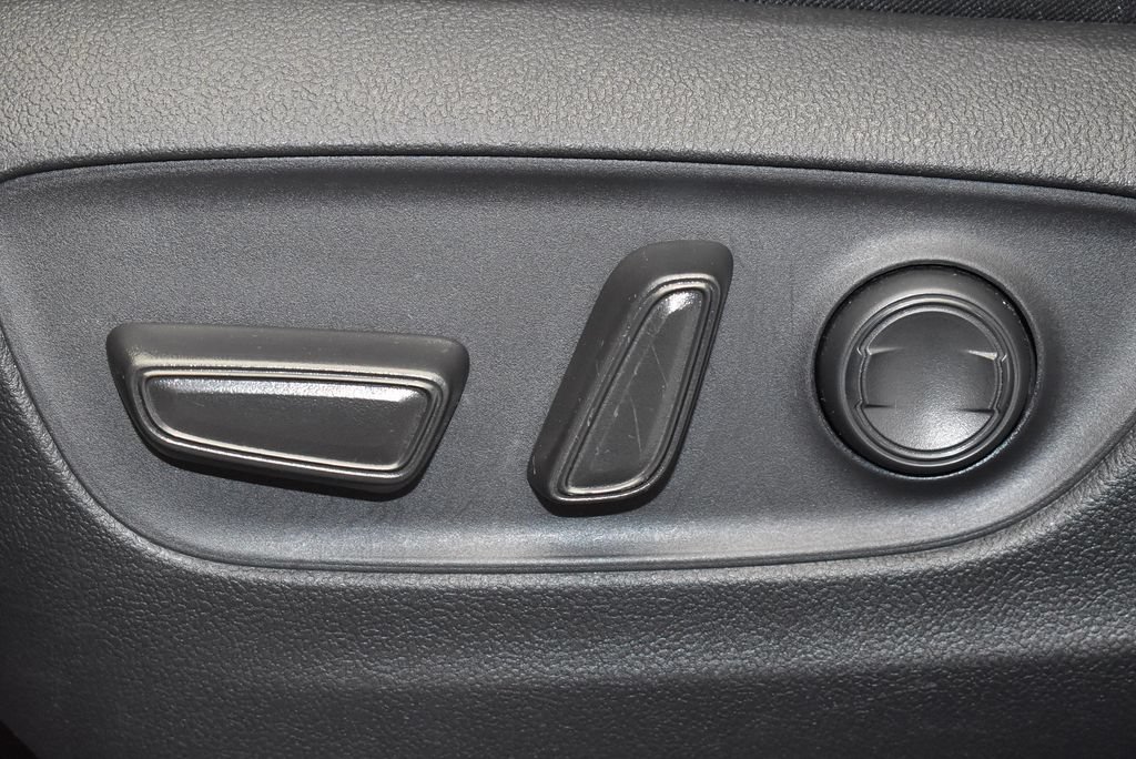 Used 2025 Toyota RAV4 XLE AWD/4WD image 15