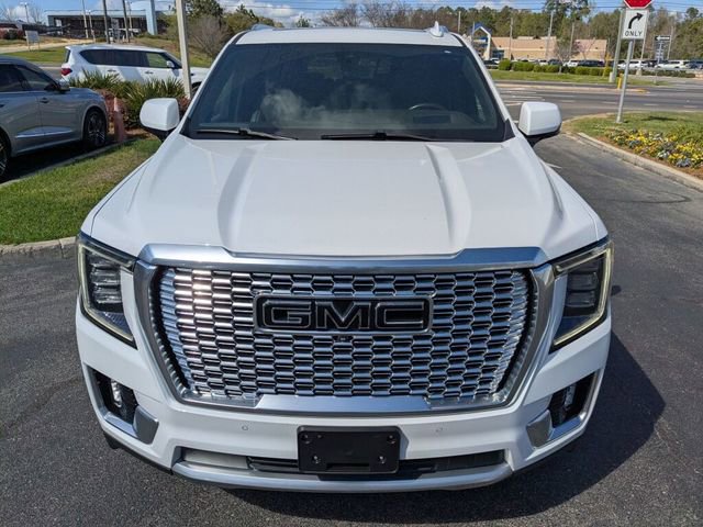 Used 2022 GMC Yukon XL Denali w/ Denali Premium Package image 4