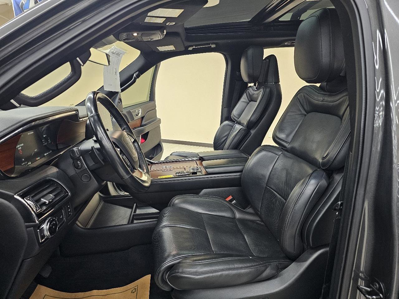 Used 2018 Lincoln Navigator Select w/ Technology Package image 18