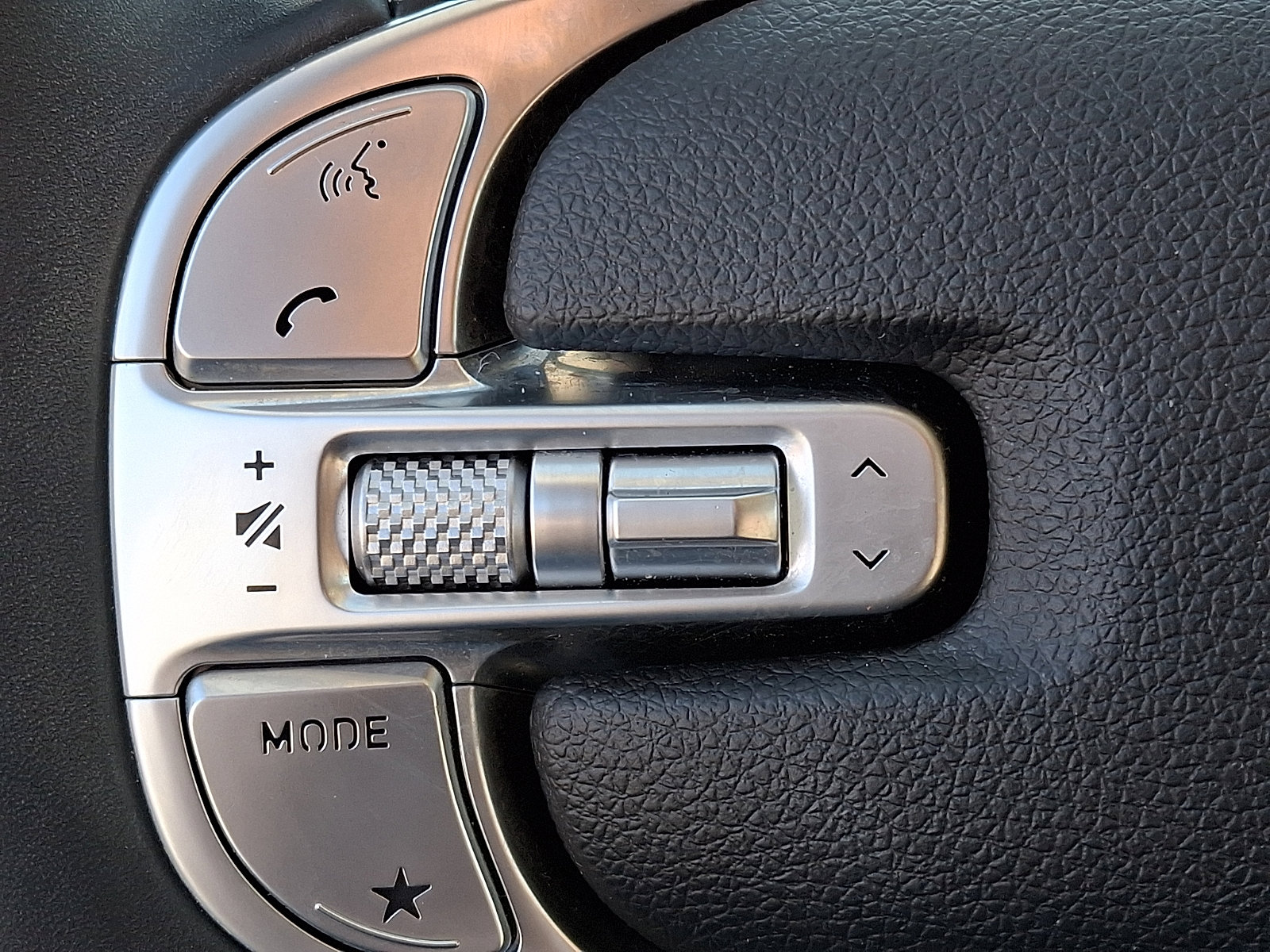 Certified 2023 Genesis GV70 2.5T w/ Select Package AWD/4WD image 24