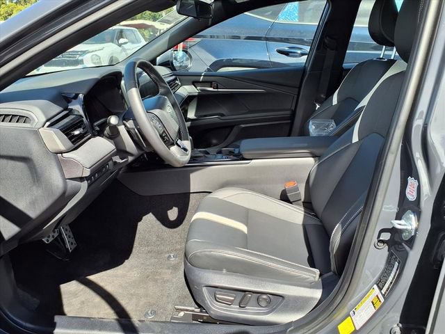 Used 2025 Toyota Camry SE image 14