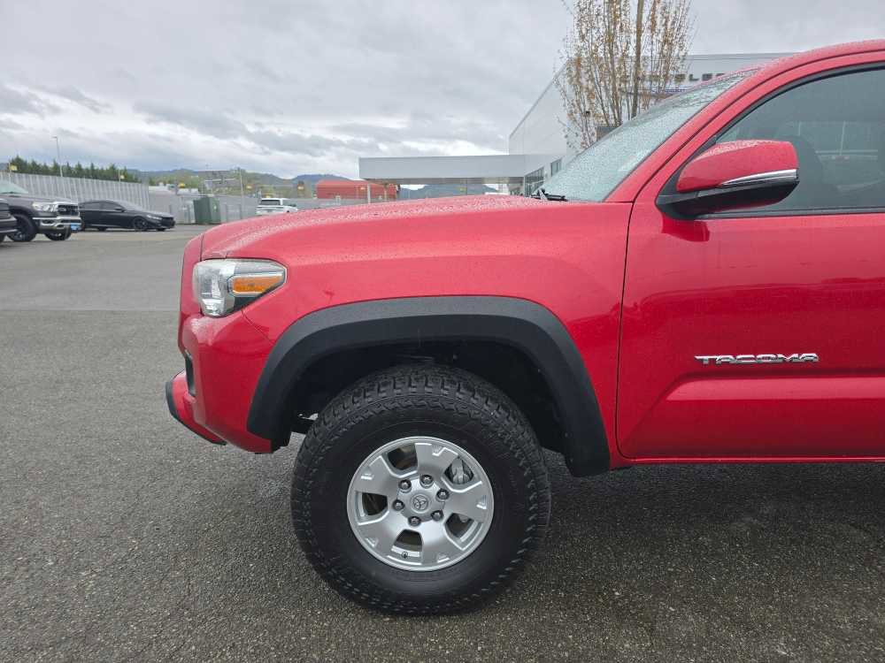 Used 2016 Toyota Tacoma TRD Off-Road w/ Premium & Technology Package image 18