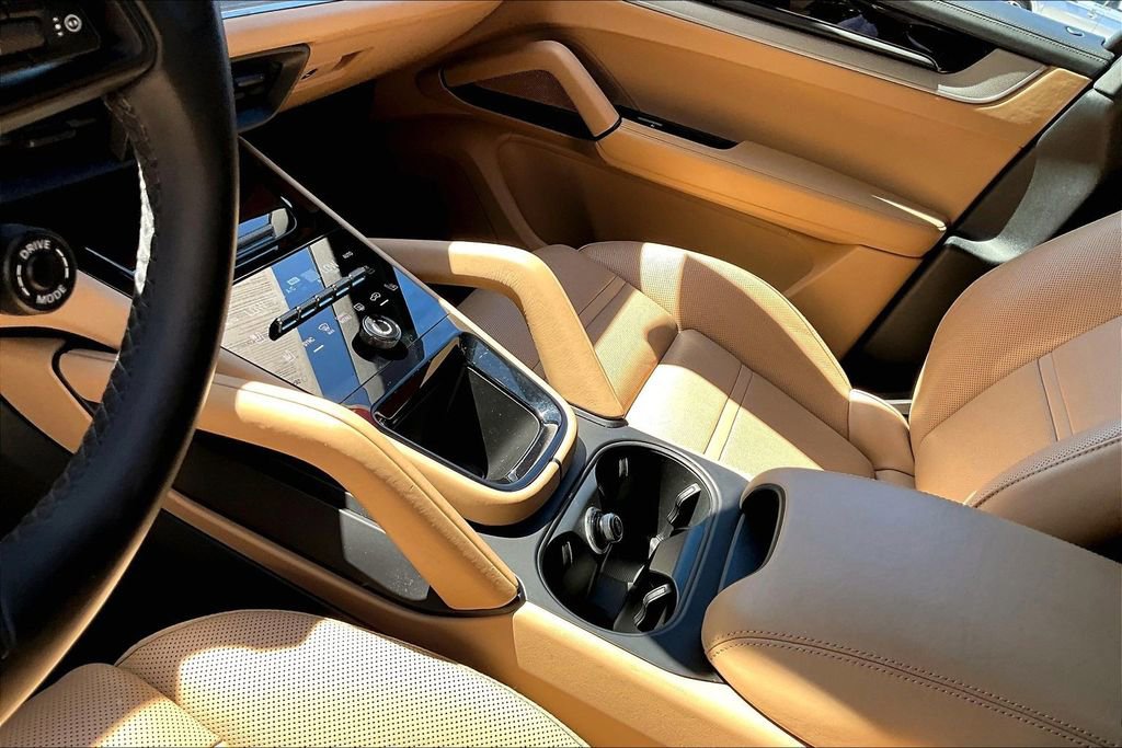 Used 2024 Porsche Cayenne Coupe image 23