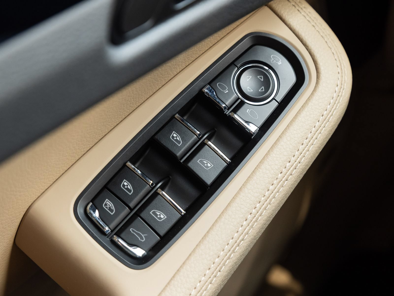 New 2026 Porsche Macan AWD/4WD image 19