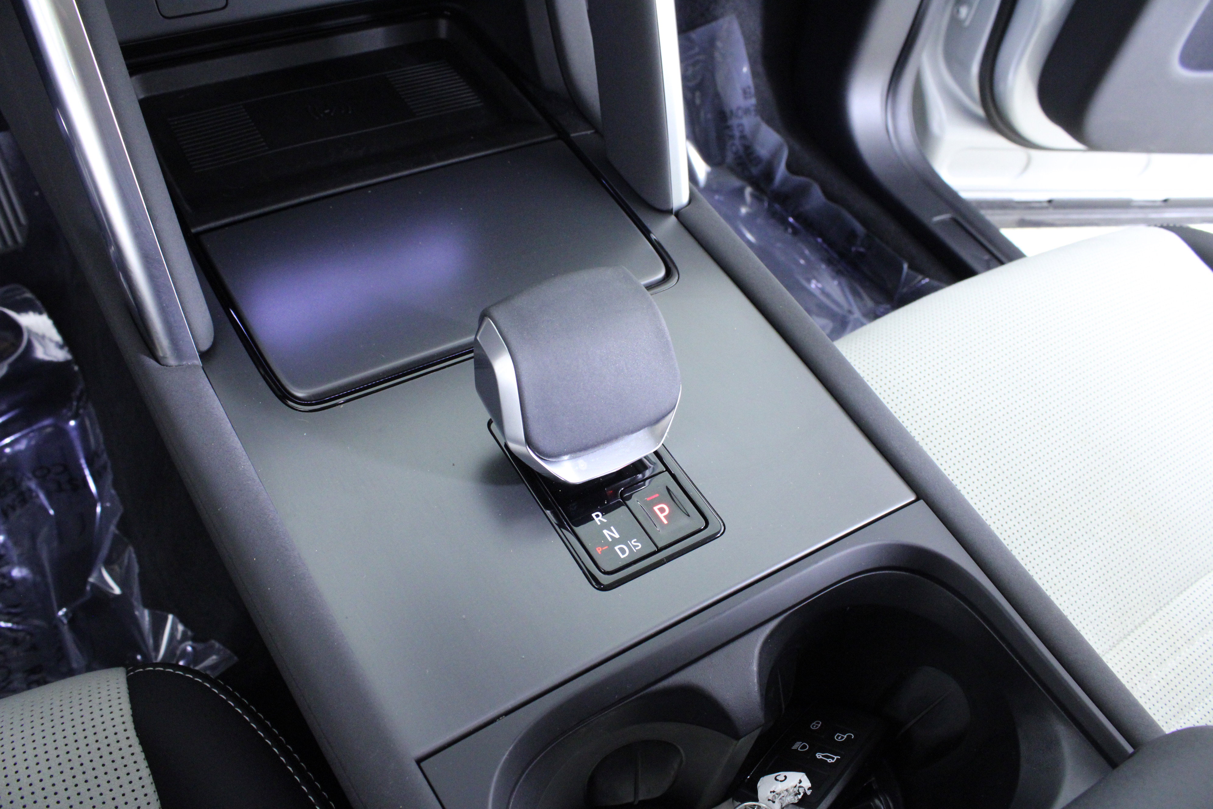 Used 2025 Land Rover Discovery Sport S image 30