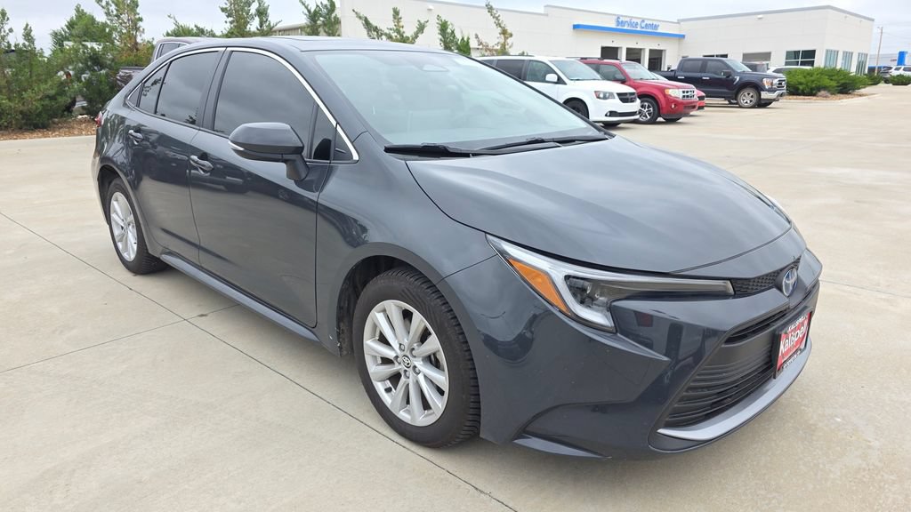 Used 2025 Toyota Corolla XLE FWD image 7