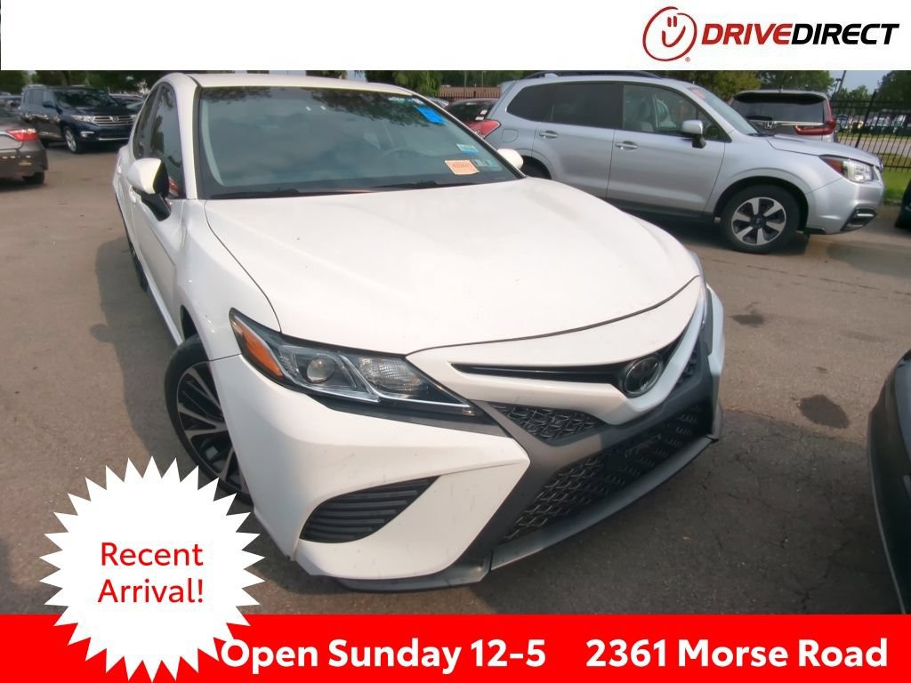 Used 2018 Toyota Camry SE w/ Accessory Appearance Package FWD image 1