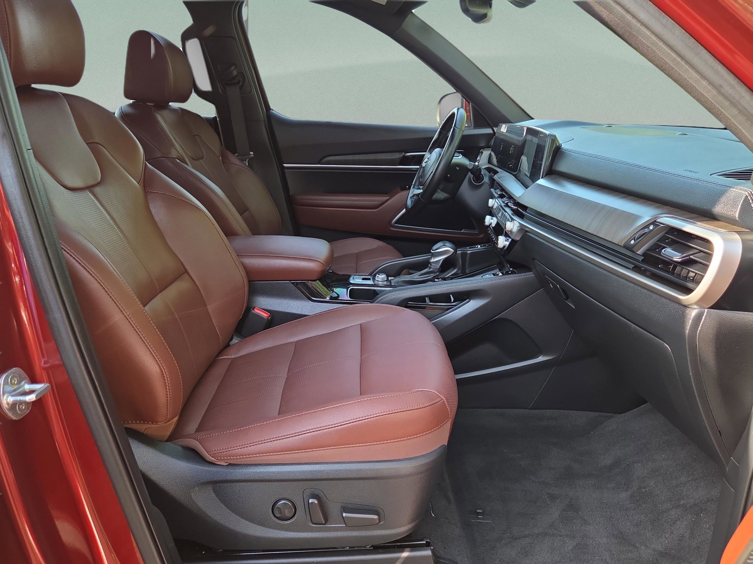 Used 2023 Kia Telluride EX w/ EX Captain's Chair Package image 40