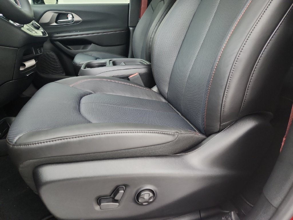 New 2027 Chrysler Pacifica Select AWD/4WD image 20