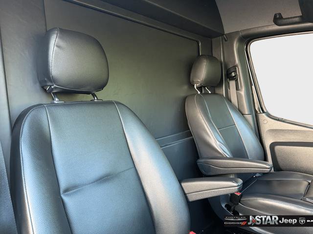 Used 2024 Mercedes-Benz Sprinter 2500 image 29