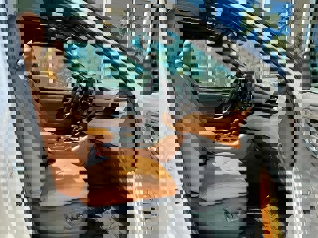 Used 2025 Toyota Highlander Platinum image 18