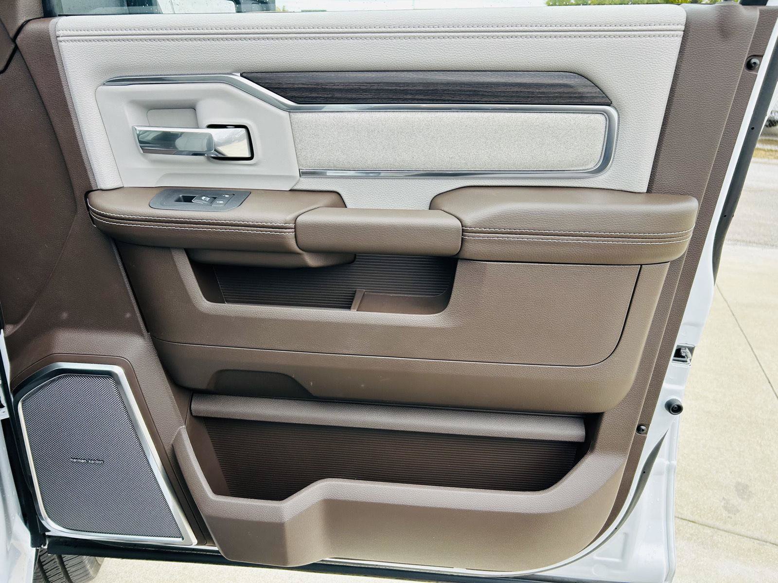 New 2026 RAM 3500 Laramie AWD/4WD image 34