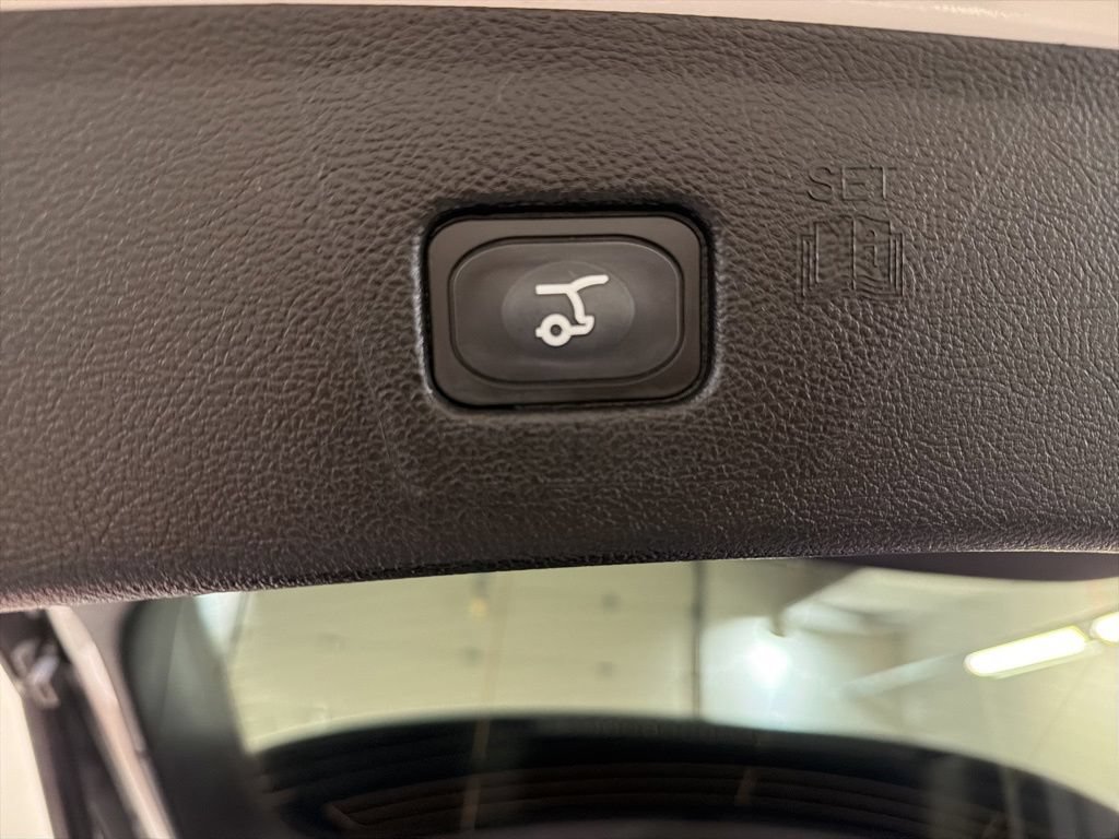 Certified 2024 Ford Edge Titanium AWD/4WD image 31