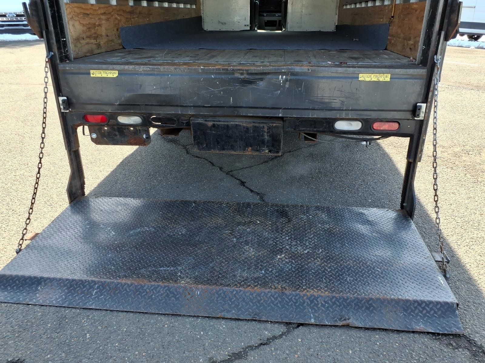 Used 2018 Ford E-350 and Econoline 350 Super Duty image 13