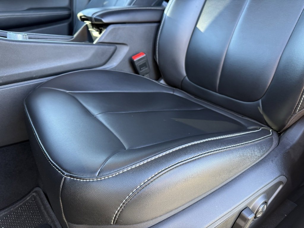 Used 2024 Jeep Grand Cherokee Limited w/ Black Appearance Package image 24