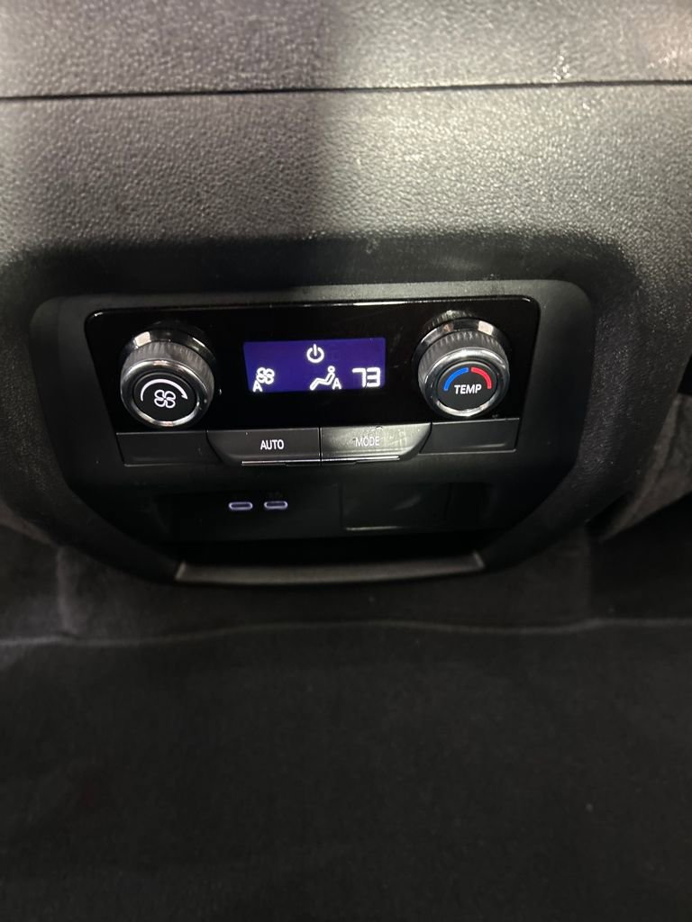 Used 2025 Chevrolet Traverse LT image 19