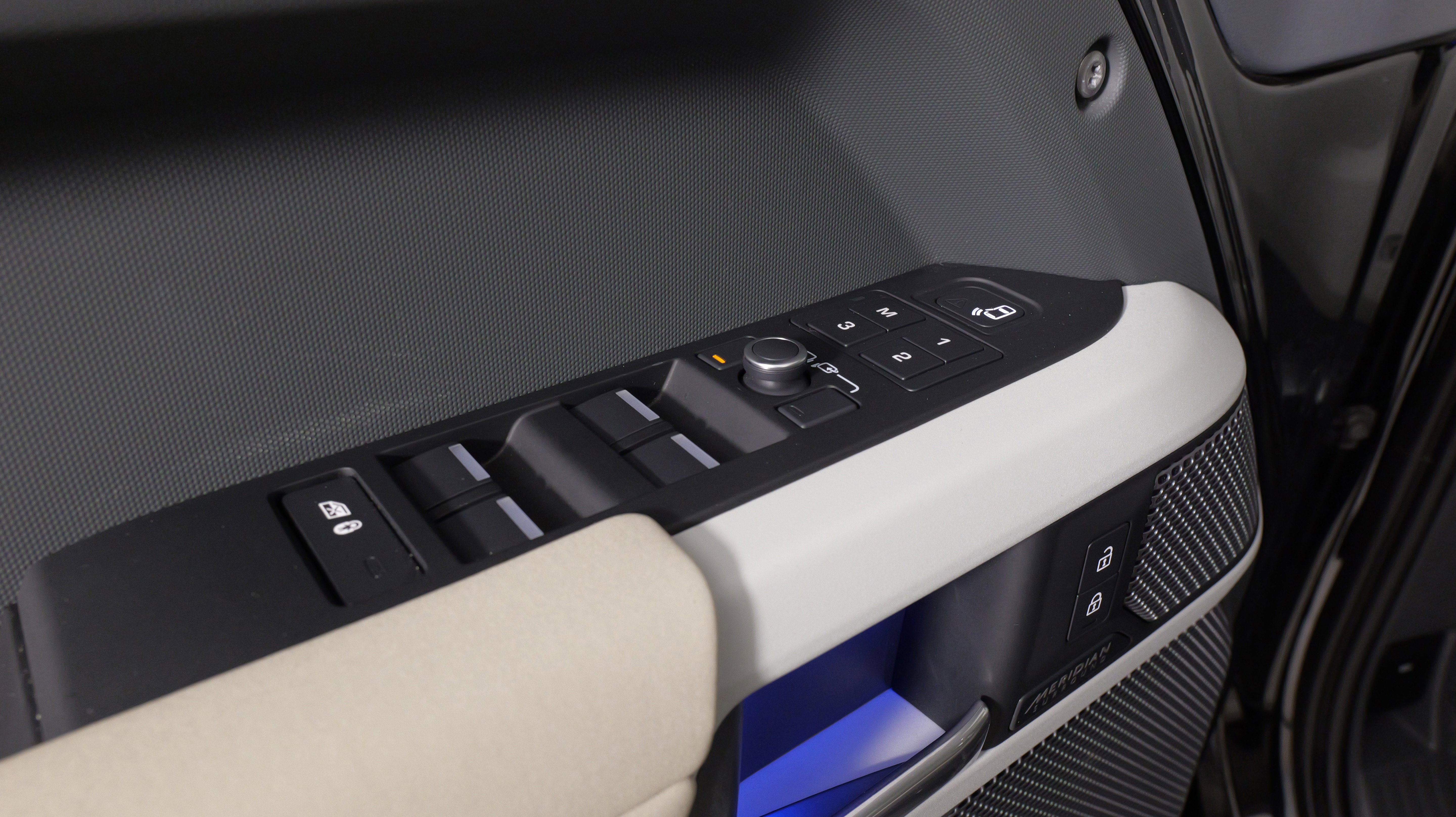 Used 2022 Land Rover Defender 110 SE image 27