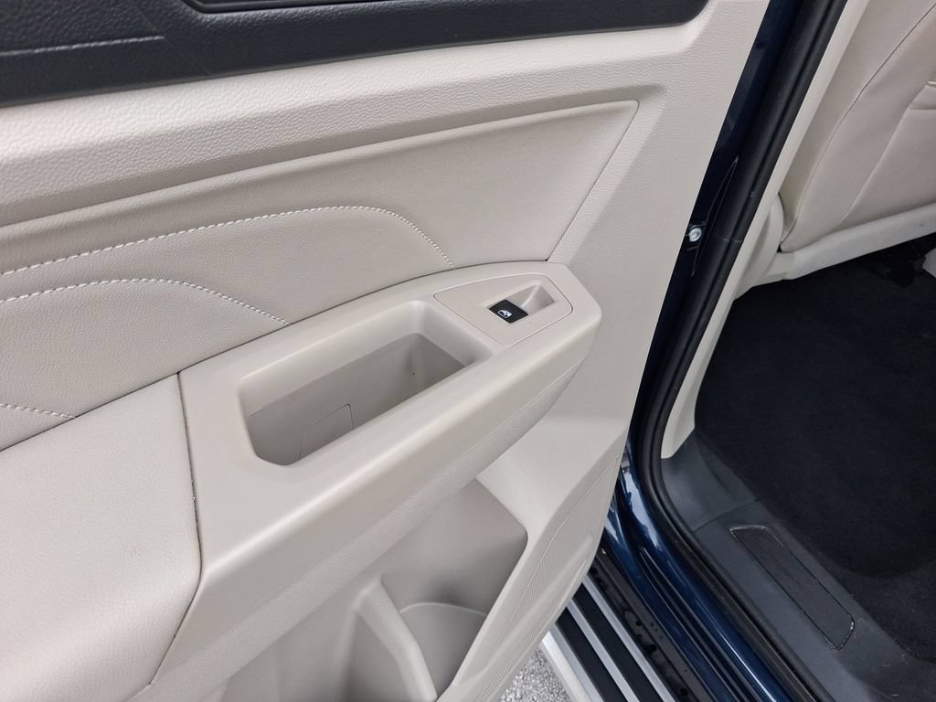 Certified 2022 Volkswagen Atlas SEL R-Line AWD/4WD image 12