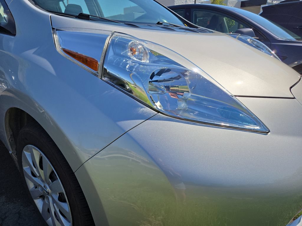 Used 2017 Nissan Leaf S w/ Charge Package FWD image 5