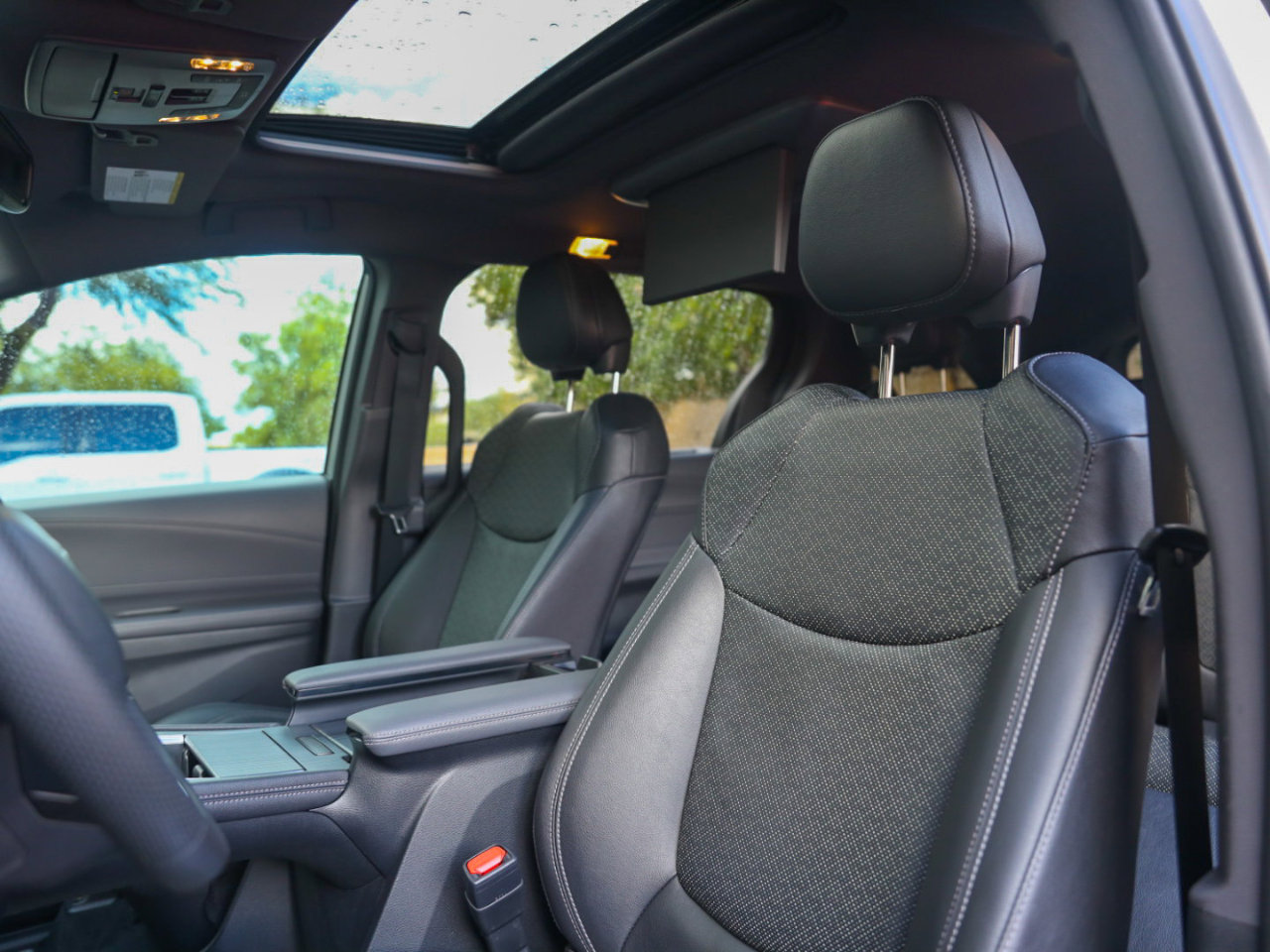 Used 2023 Toyota Sienna XSE image 6