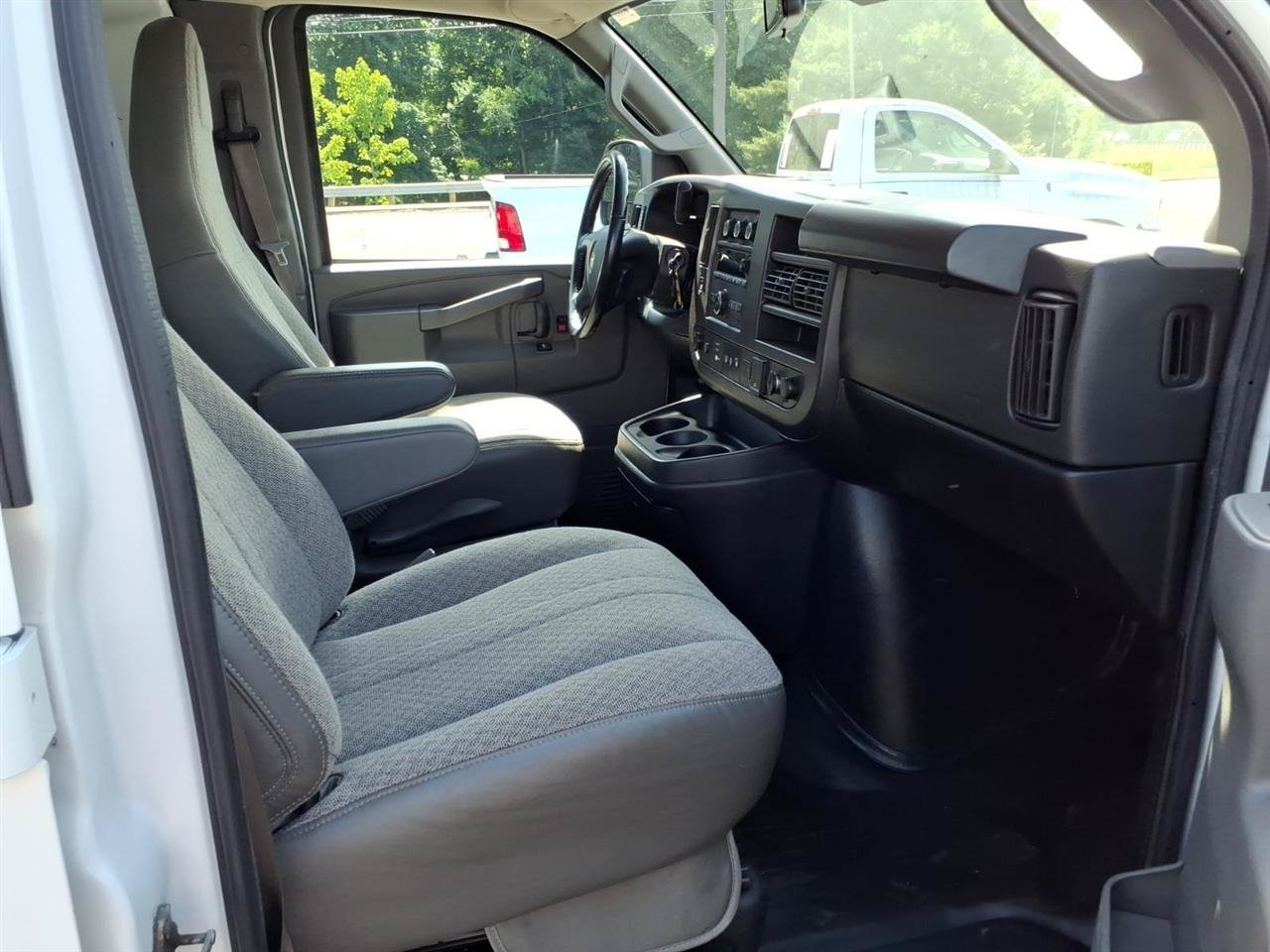 Used 2022 Chevrolet Express 2500 w/ Driver Convenience Package RWD image 10