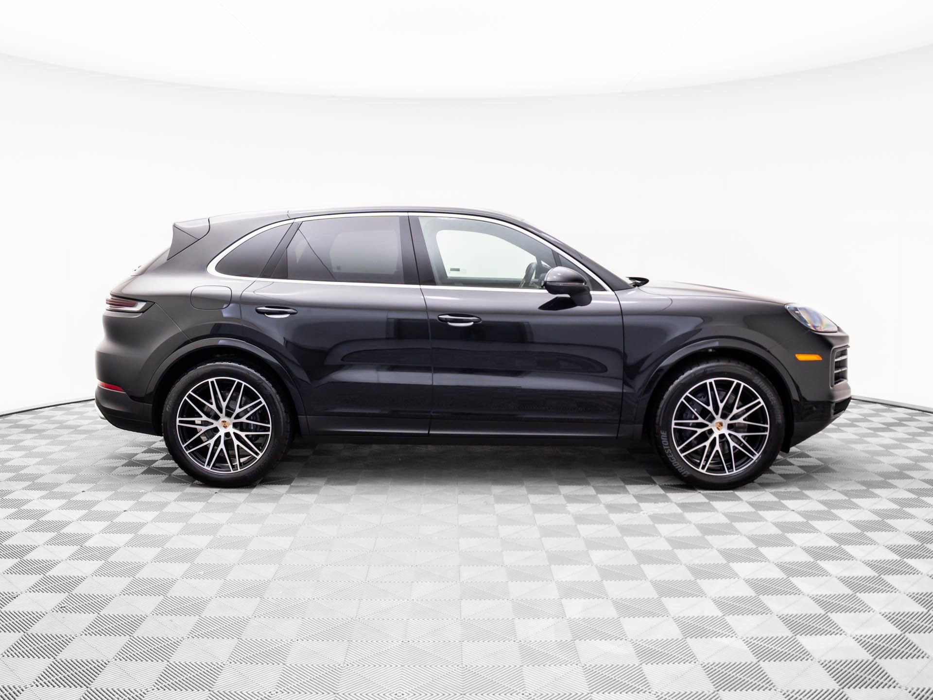 Certified 2025 Porsche Cayenne image 7