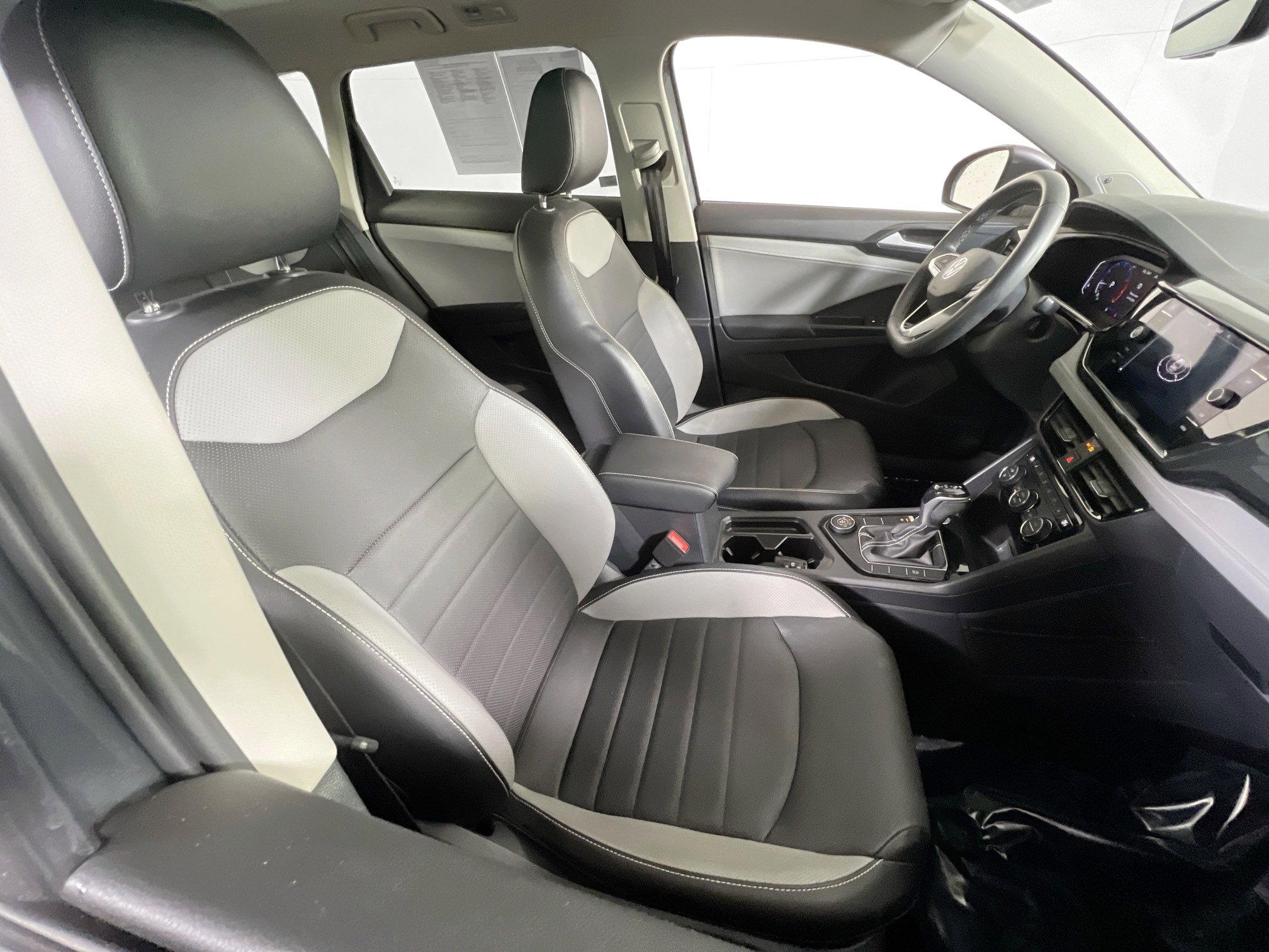 Used 2022 Volkswagen Taos SEL image 28