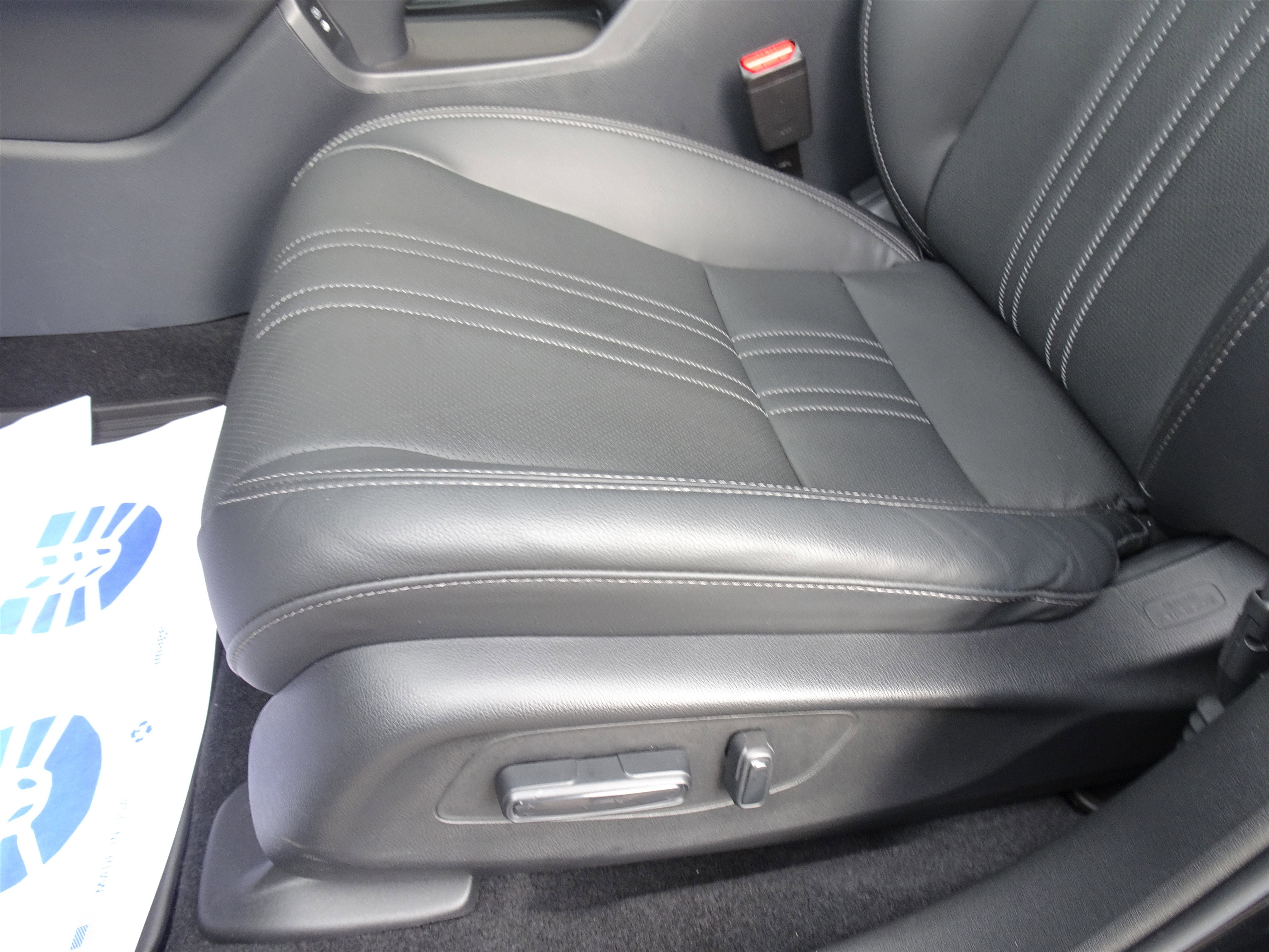 Used 2025 Honda HR-V EX-L image 9