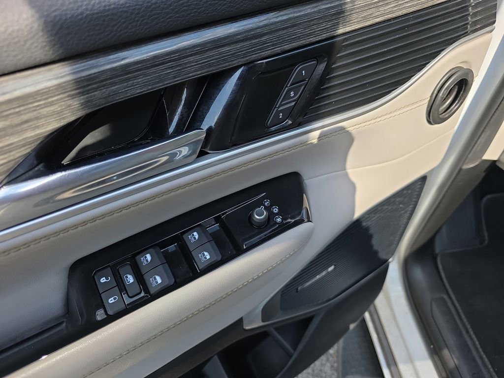 Used 2022 Jeep Wagoneer Series III w/ Flexible Seating Group image 19