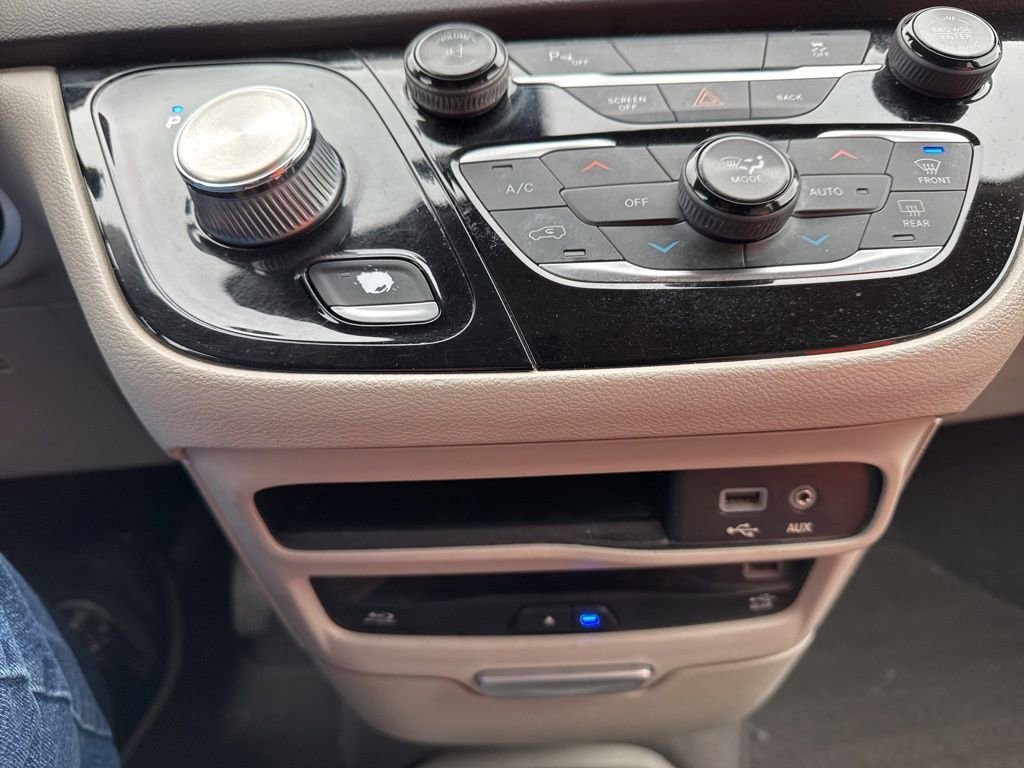 Used 2017 Chrysler Pacifica Touring-L Plus w/ Tire & Wheel Group image 29