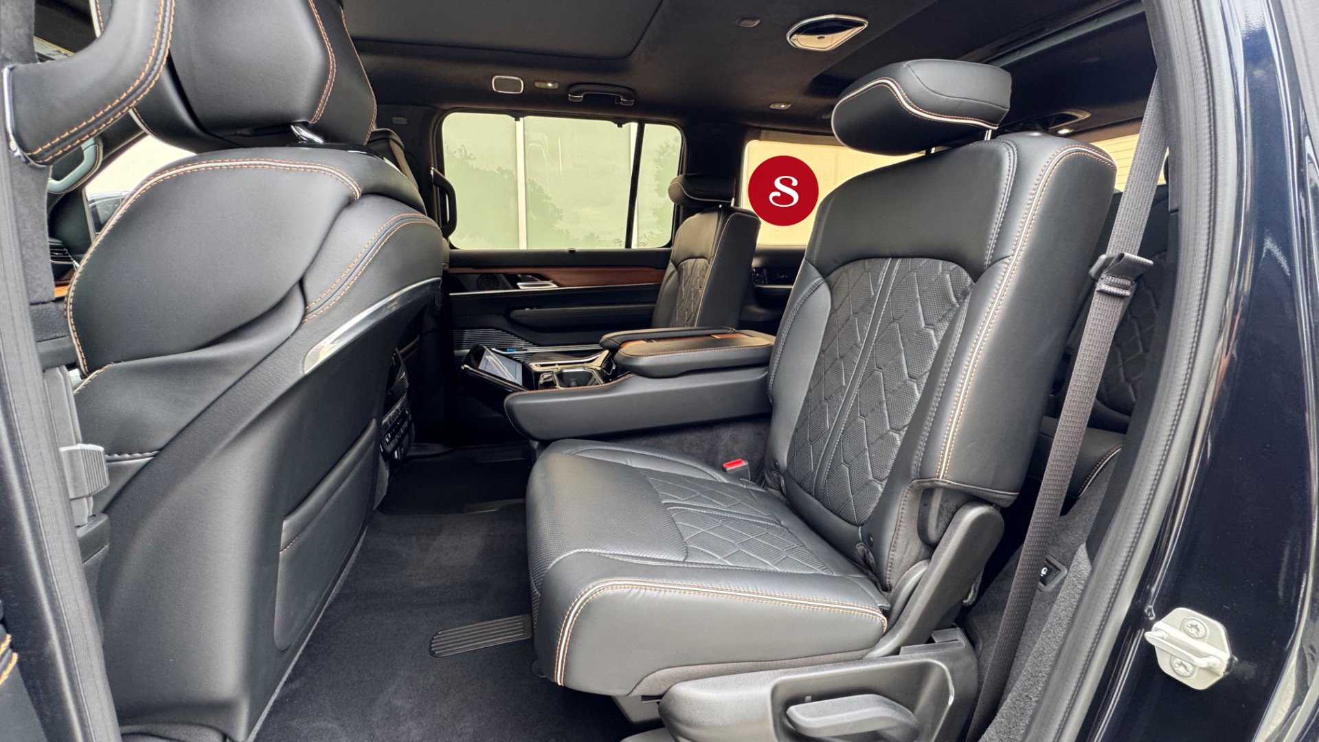 Used 2024 Jeep Grand Wagoneer Series III AWD/4WD image 20
