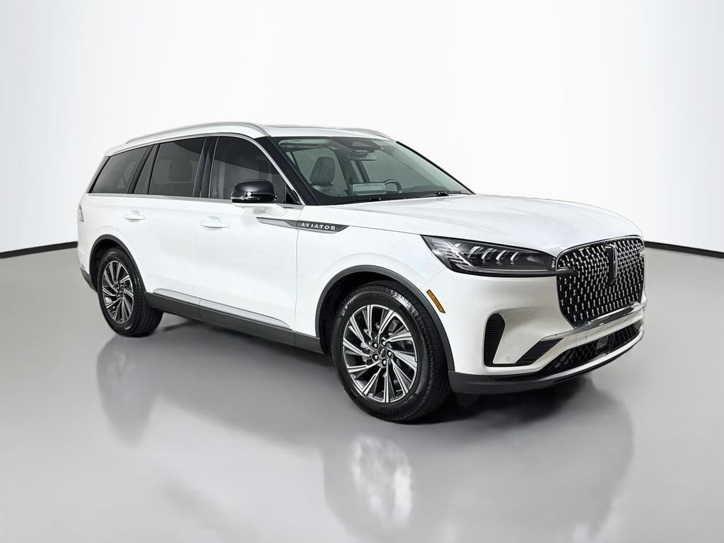 Used 2026 Lincoln Aviator 2WD image 3