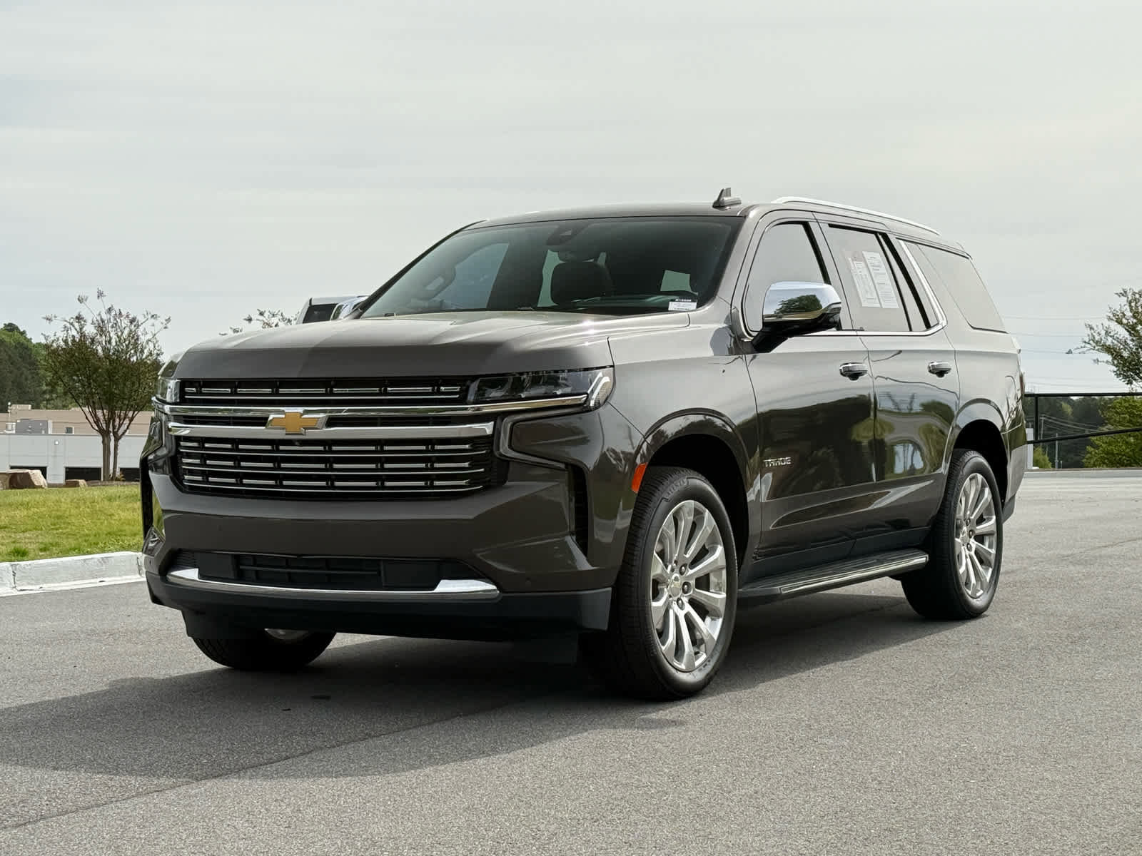 Used 2021 Chevrolet Tahoe Premier w/ Premium Package AWD/4WD image 1