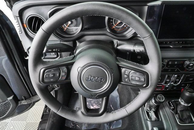Used 2025 Jeep Gladiator Mojave w/ Convenience Group AWD/4WD image 9