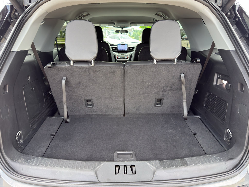 Used 2023 Ford Explorer XLT w/ Equipment Group 202A AWD/4WD image 39