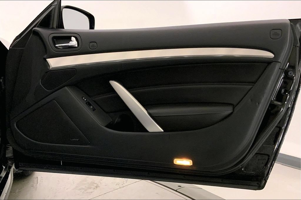 Used 2013 INFINITI G37 Convertible w/ Premium Pkg RWD image 25