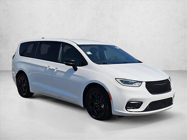 Used 2024 Chrysler Pacifica Limited FWD image 3