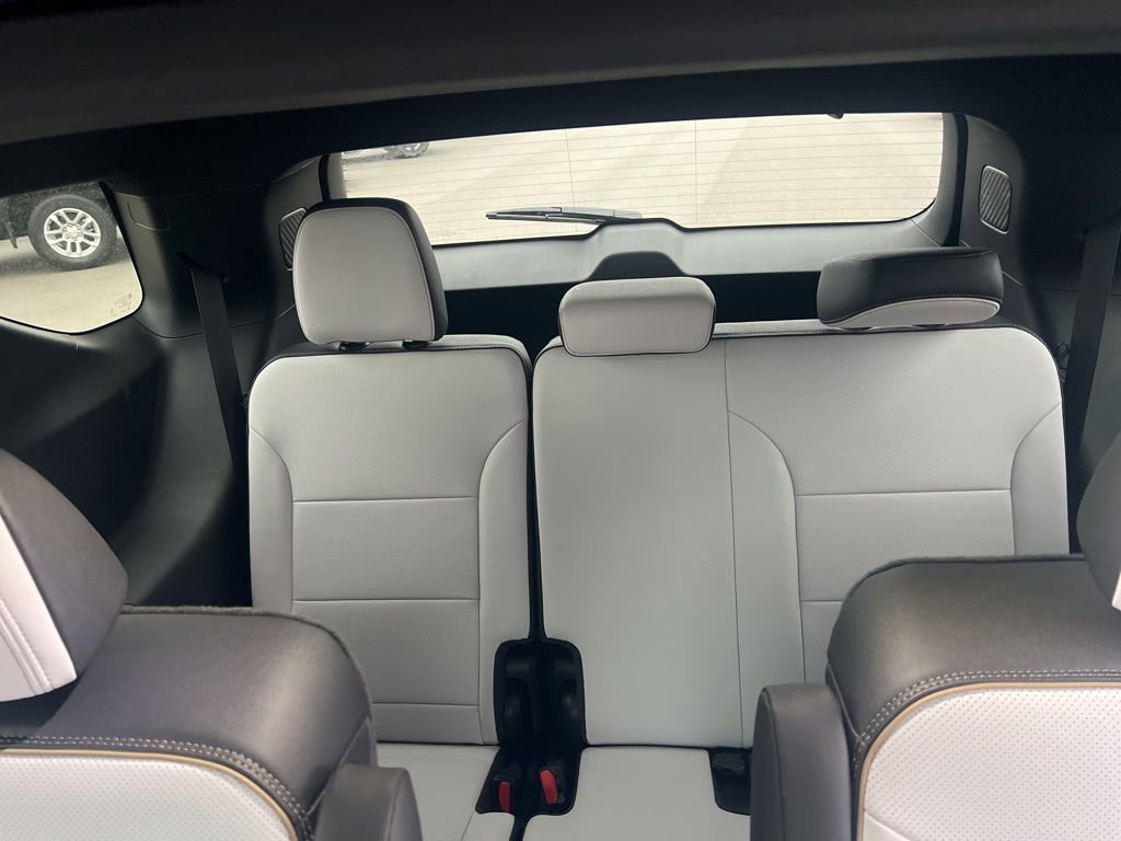 New 2026 Chevrolet Traverse High Country w/ LPO, Floor Liner Package image 40