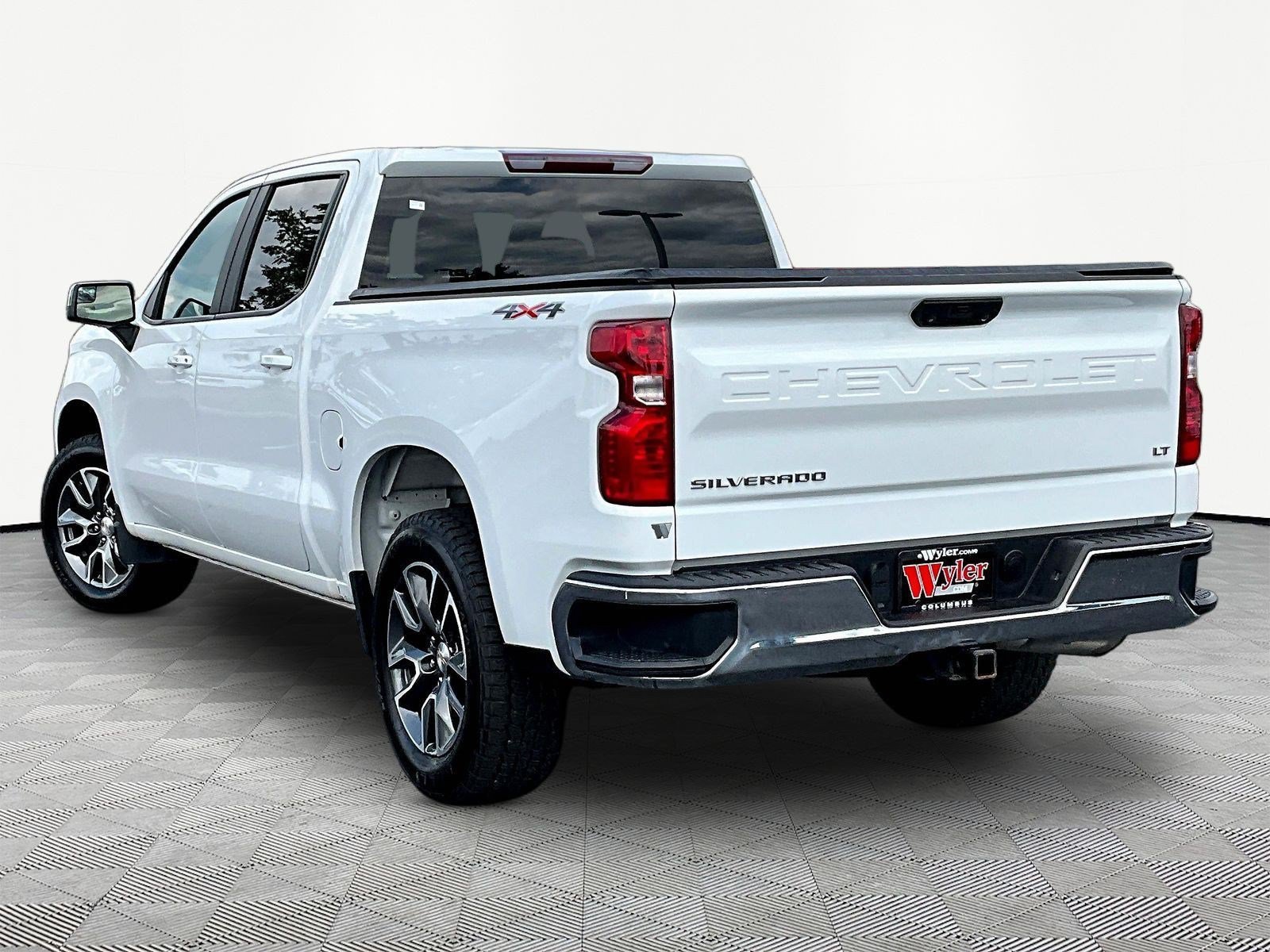 Used 2024 Chevrolet Silverado 1500 LT AWD/4WD image 4