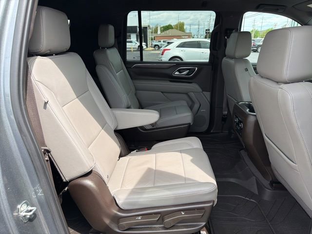 Used 2022 Chevrolet Suburban LT w/ Luxury Package AWD/4WD image 19