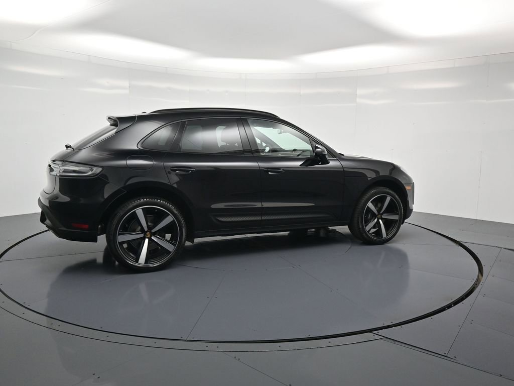 Certified 2026 Porsche Macan AWD/4WD image 28