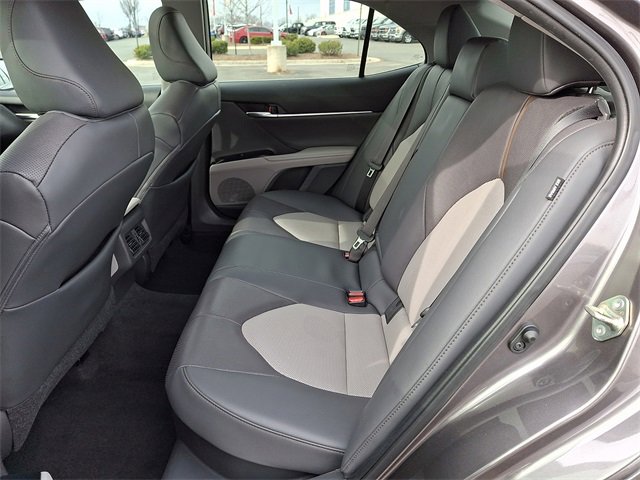 Used 2020 Toyota Camry XLE image 10