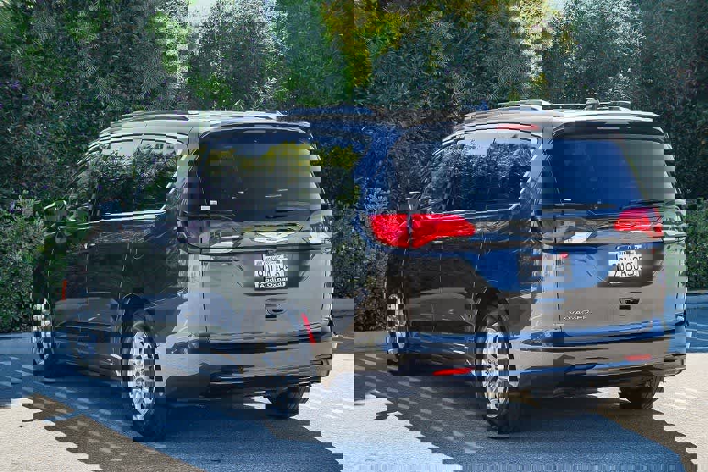 Used 2020 Chrysler Voyager Lxi image 6