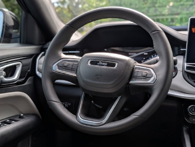 Used 2025 Jeep Compass Limited AWD/4WD image 14