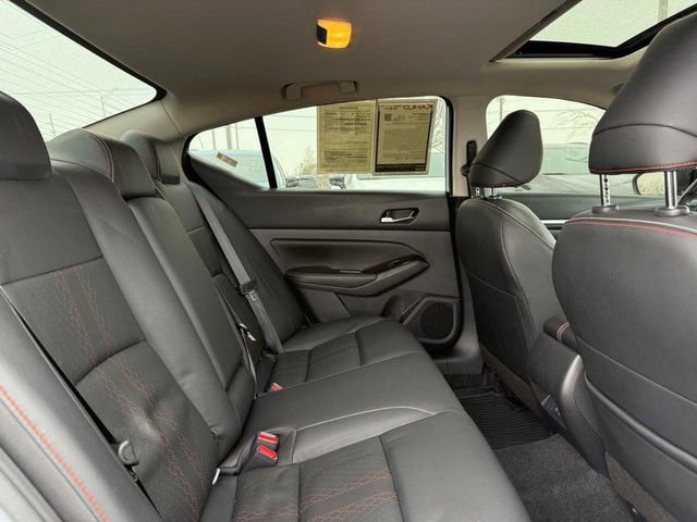 Used 2023 Nissan Altima 2.5 SR w/ SR Premium Package image 11